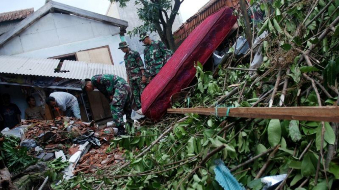 Angin puting beliung di Bandung
