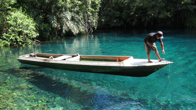 Danau Labuan Cermin, Kalimantan Timur.