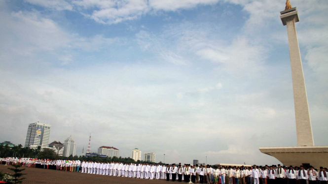 Pelantikan PNS DKI di Monas