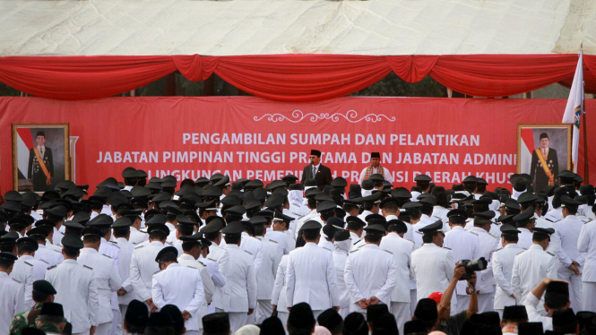 Pelantikan PNS DKI di Monas oleh Ahok