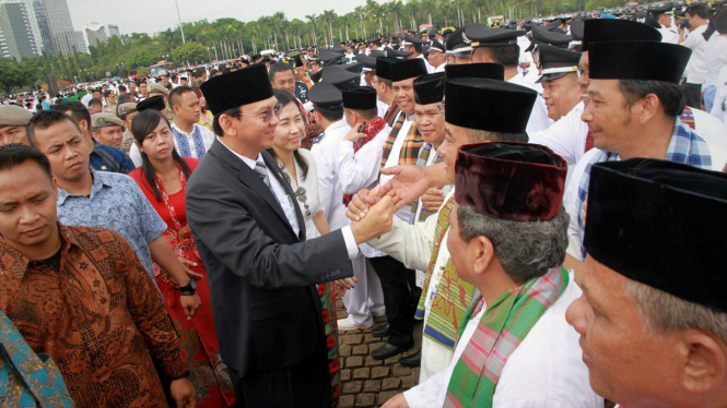 Pelantikan PNS DKI di Monas oleh Ahok