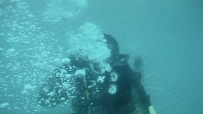 Tim Penyelam TNI AL di Selat Karimata