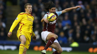 Pemain Liverpool, Lucas Leiva (kiri)