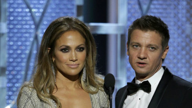 Jennifer Lopez dan Jeremy Renner 