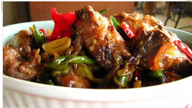 Tumis ikan tongkol.
