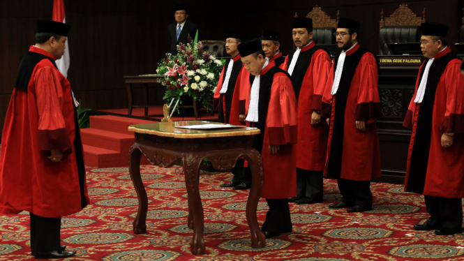 Pengucapan Sumpah Ketua MK Arief Hidayat