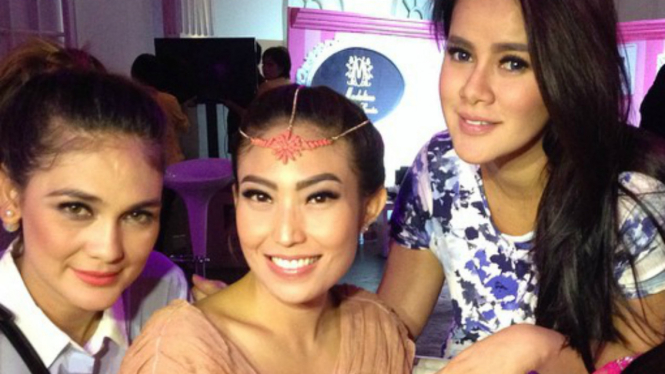 Luna Maya Ayu Dewi dan Olla Ramlan