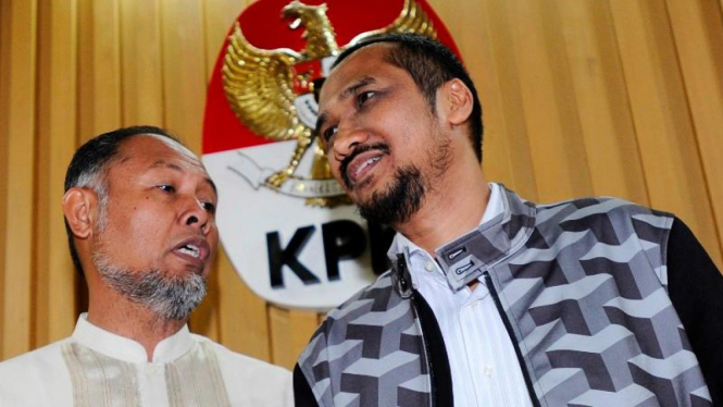 Mantan Ketua KPK Abraham Samad (kanan) bersama mantan Wakil Ketua Bambang Widjojanto