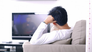 Ilustrasi menonton televisi