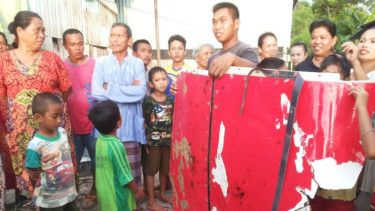 Nelayan Barru Temukan Benda Diduga Serpihan Pesawat AirAsia