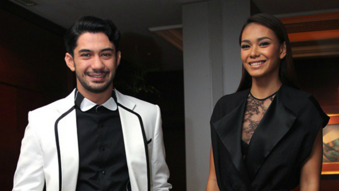Reza Rahadian dan Adinia Wirasti