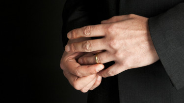 Ilustrasi cincin pria