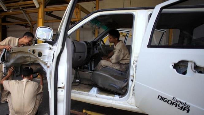 Perakitan mobil Esemka di Solo
