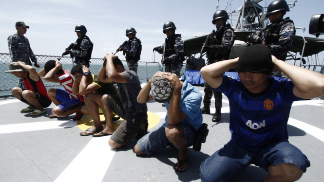 Latihan VBSS TNI AL