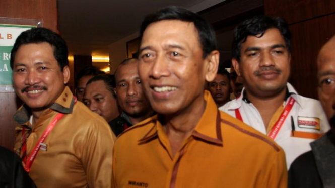Menteri Koordinator bidang Politik, Hukum dan Keamanan Wiranto.
