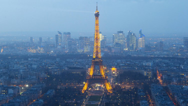 Menara Eiffel.