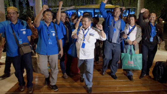 Sejumlah kader PAN saat tiba di Bali untuk Kongres ke IV, Sabtu (28/2/2015)