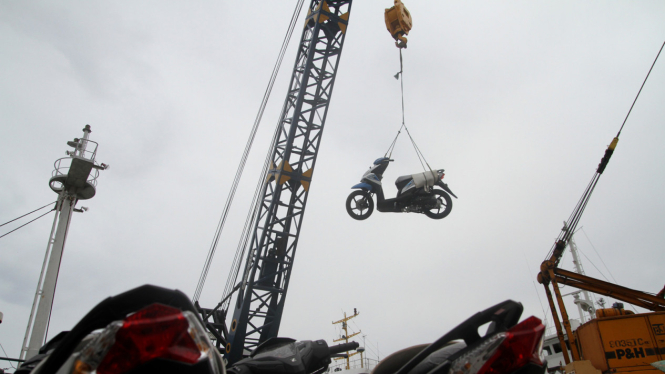 Ilustrasi ekspor sepeda motor.