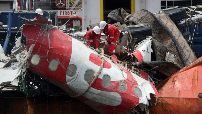 Badan Pesawat AirAsia Tiba di Jakarta