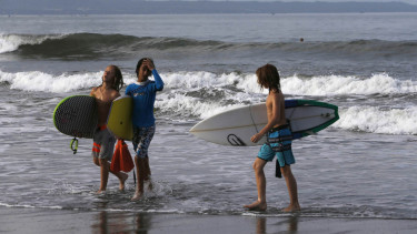 Menikmati Keindahan Pantai Kuta Bali