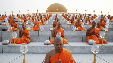 Prosesi Makha Bucha Thailand
