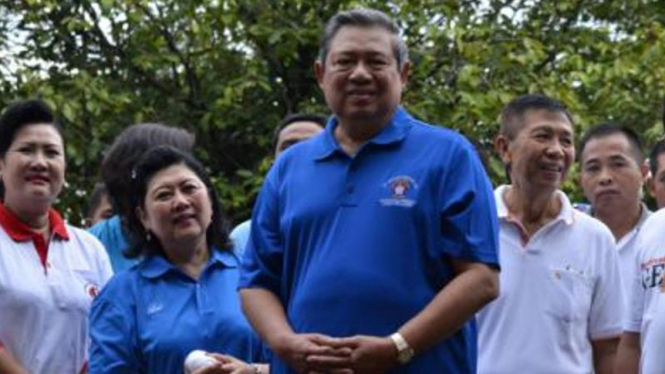 Susilo Bambang Yudhoyono saat mengunjungi Car Free Day di Denpasar, Bali.