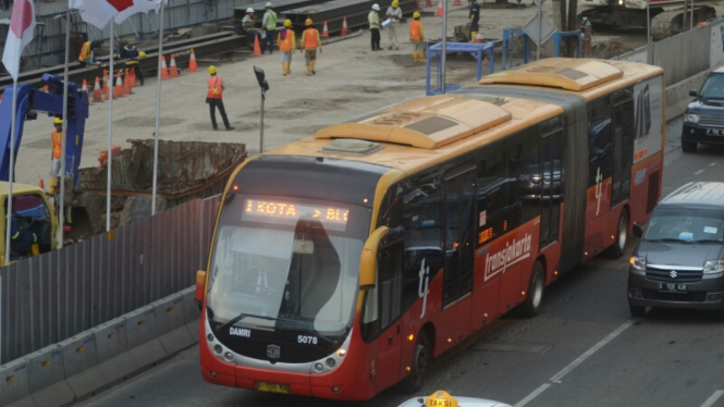  Bus Transjakarta 
