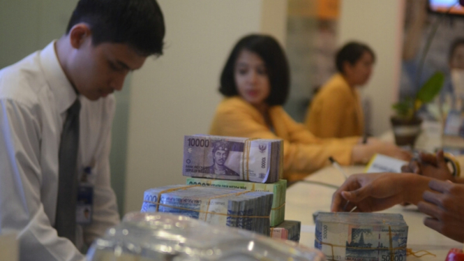 proses penghitungan uang di bank