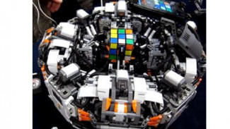 Robot Ini Pecahkan Teka-teki Rubik dalam 5 Detik