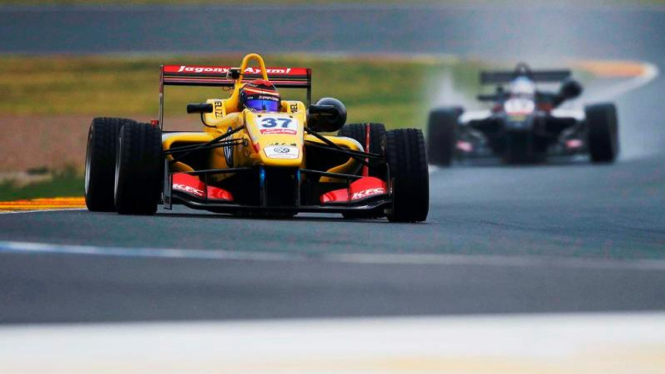 ebalap muda Indonesia, Sean Gelael pada Formula 3 di Valencia