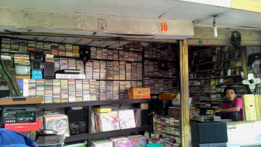 Jual piringan hitam di jalan surabaya