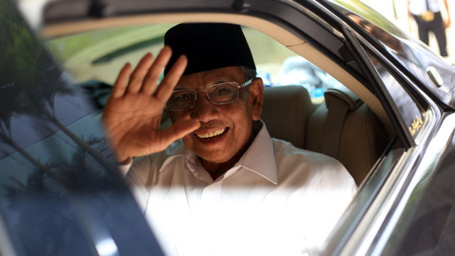 KH. Hasyim Muzadi.
