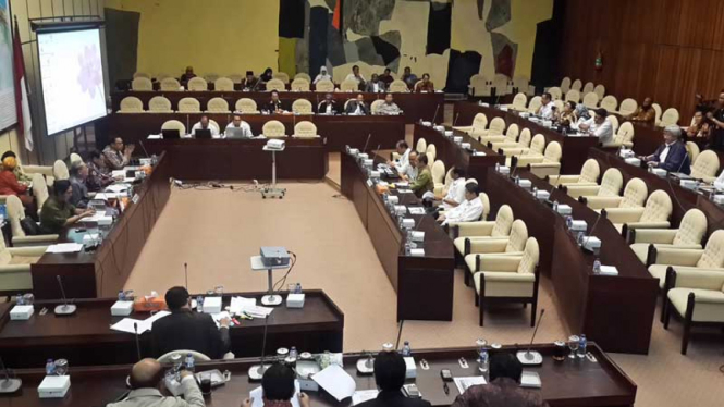 Raker Komisi II DPR RI dengan Menteri Desa