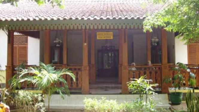 Bentuk rumah Betawi di Setu Babakan.