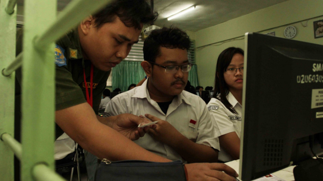 Ujian Nasional SMA  Sistem Online Berbasis Komputer