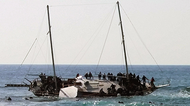 Kapal Pembawa Puluhan Imigran Karam di Yunani