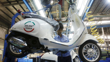 Beginilah Proses Produksi Vespa Matic Di Vietnam