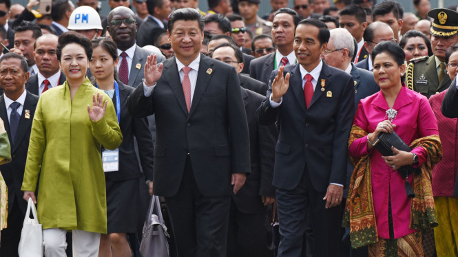 Delegasi Peserta KAA Ramaikan Historical Walk 2015