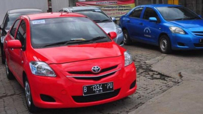 Mobil Toyota Limo bekas taksi.
