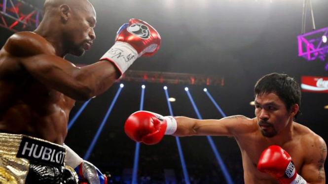 Floyd Mayweather Jr. (kiri), Manny Pacquiao (kanan).