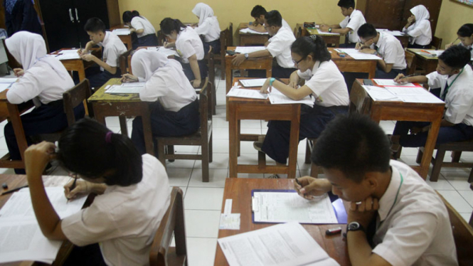 Pelajar di dalam kelas.