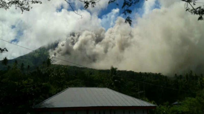 Gunung Karangetang di Sulawesi Utara