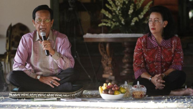 Sri Sultan HB X dan permaisuri GKR Hemas di Keraton Yogya, Jumat (8/5/2015)