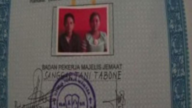 Buku pernikahan Bersalina dengan suami 'perempuannya'