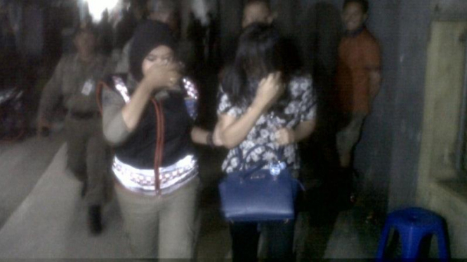 Satpol PP Depok merazia mahasiswa yang asyik berbuat mesum.