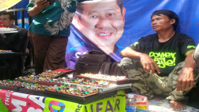 Pedagang akik di arena Kongres Demokrat
