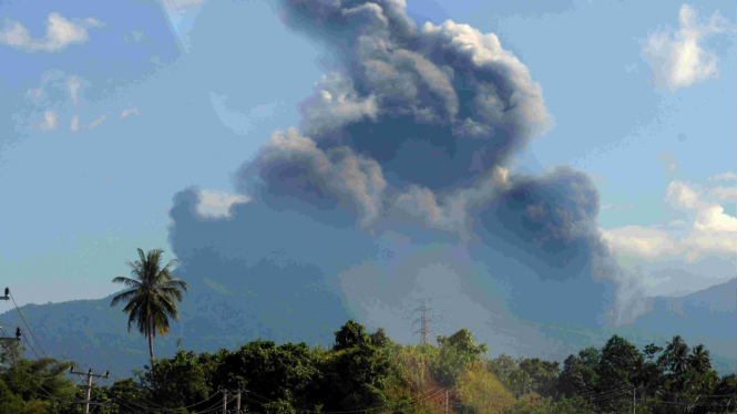Gunung Lokon