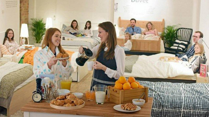 Restoran unik Ikea 'breakfast in bed'.