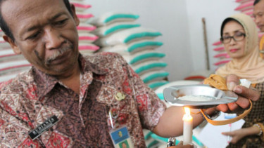 sorot Uji sampel beras beras plastik