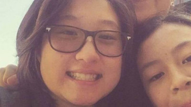 Putri Jackie Chan, Etta Ng (berkacamata)